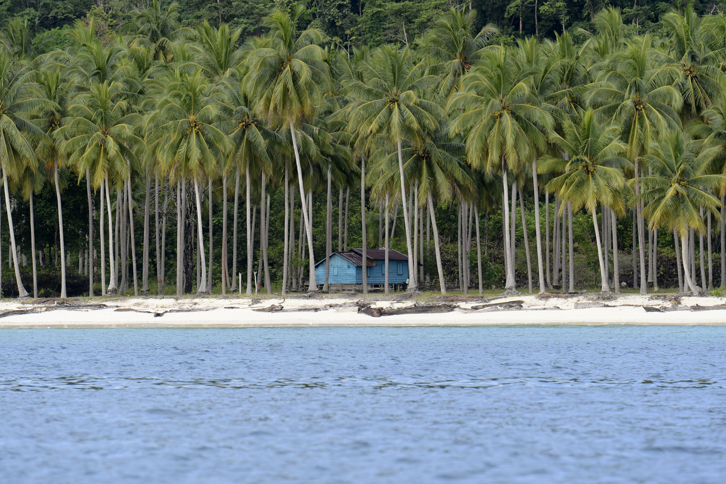 Suasan Pantai di Teluk Sumbamg, Biduk-Biduk, Berau, Kaltim.