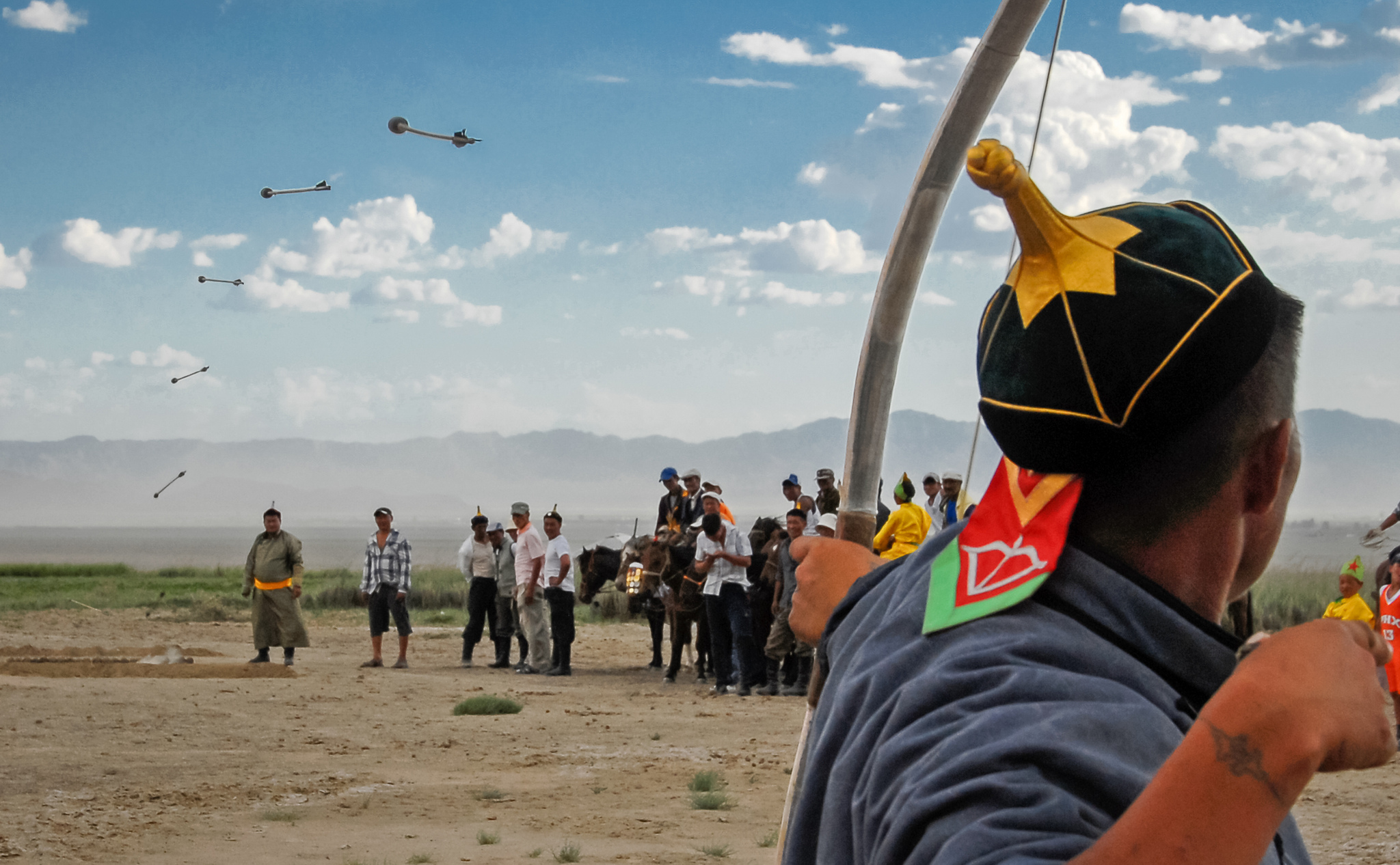 Mongolians use a very effective recurved composite bow. For this competition, the arrows have a big heavy arrowhead designed to hit a target on the ground. Flickr - Bernd Thaller
