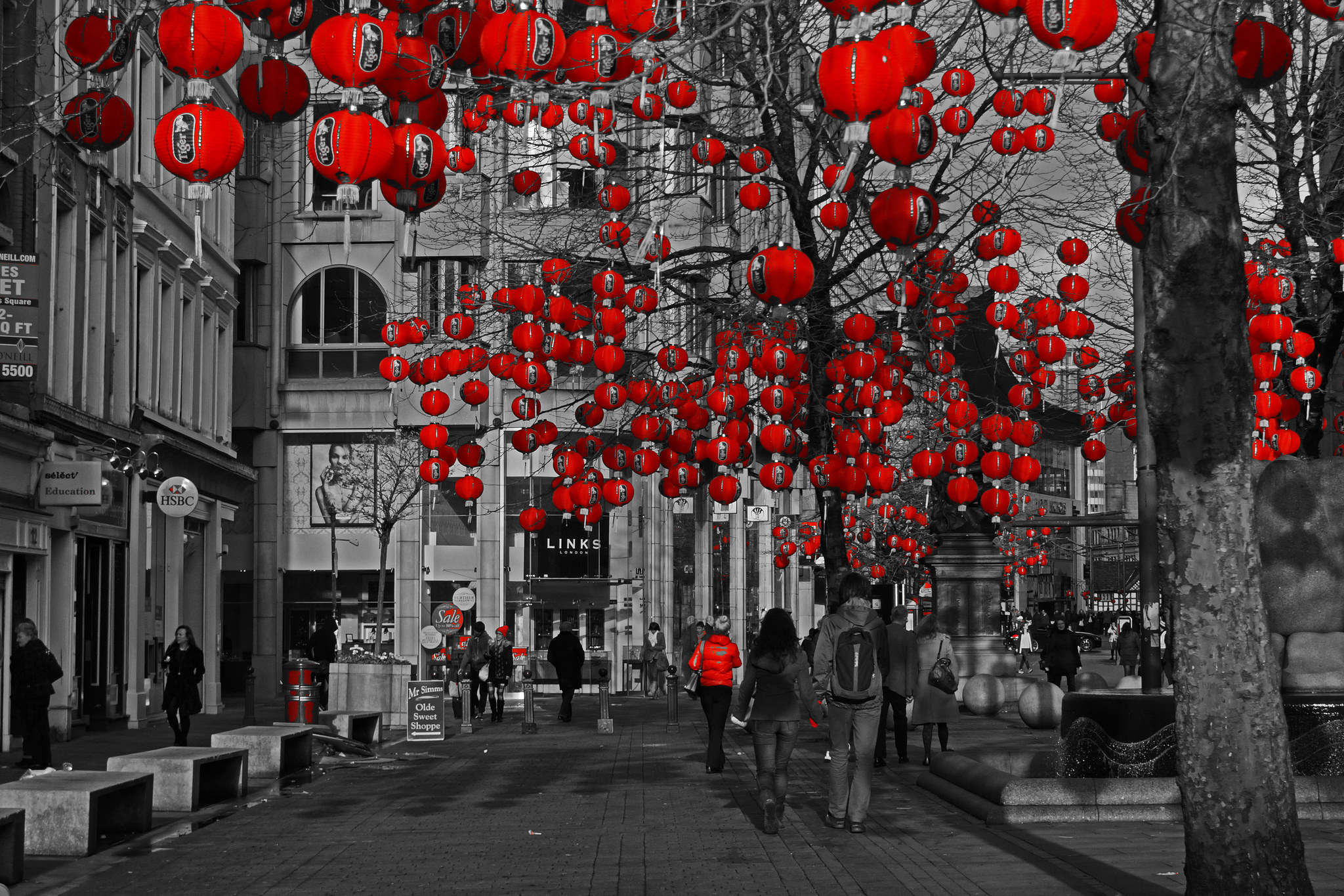 Lanterns in St Annes Square, Manchester, for the Chinese New Year. Flickr - Gidzy.