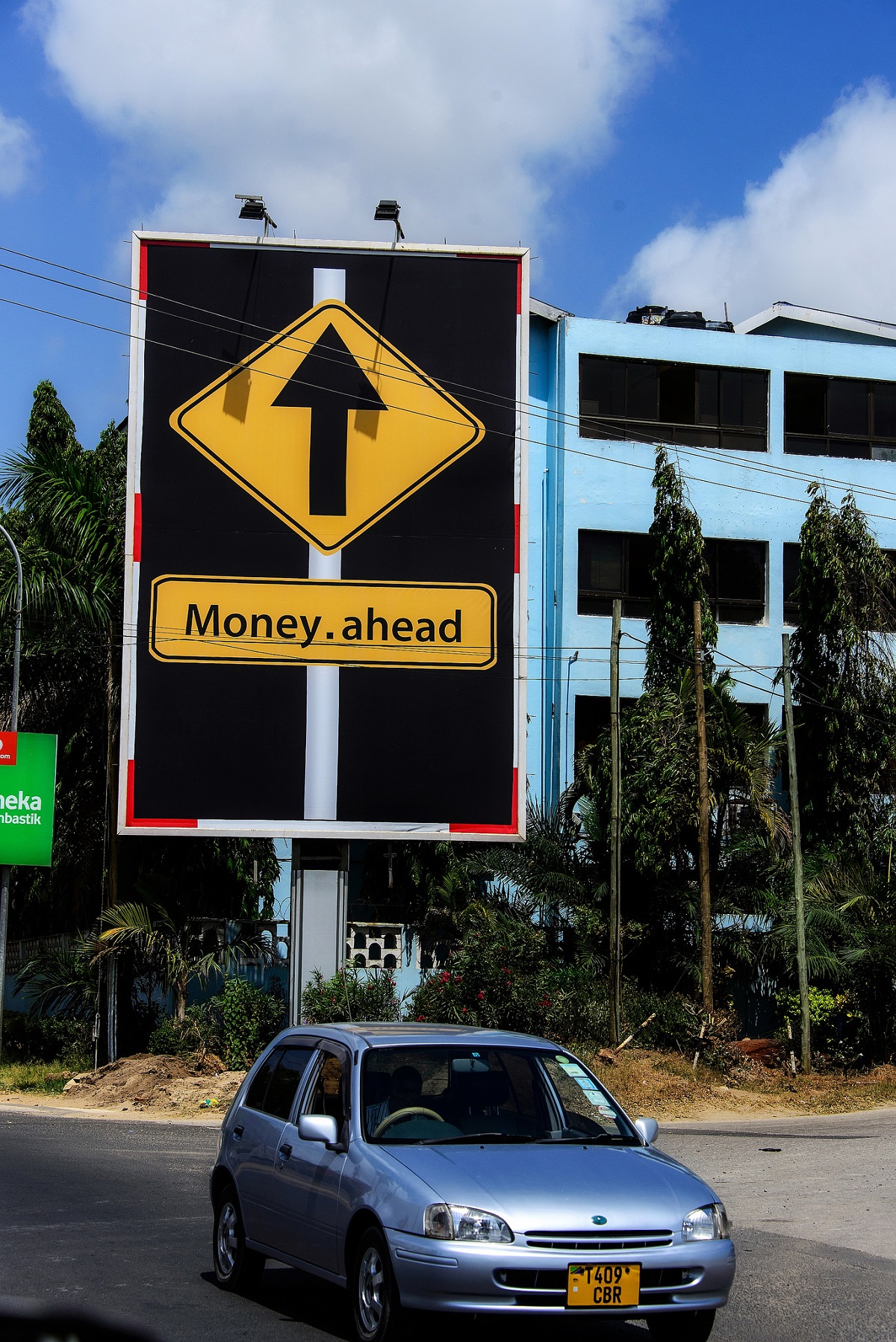 Street sign in Dar es Salaam, Tanzania. Flickr - Christiane Birr.