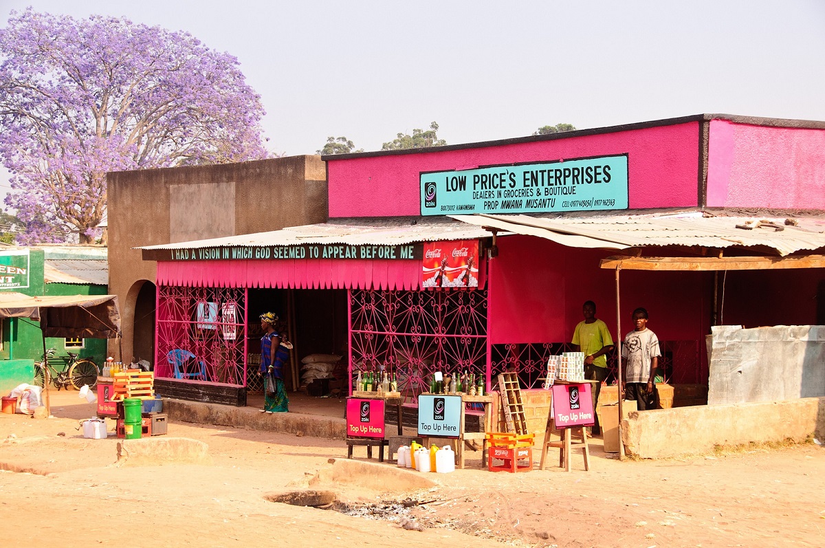 The creative shop you can find in Zambia: "Low Prices Enterprises" and "I had a vision in which God seemed to appear before me". Flickr - Christiane Birr
